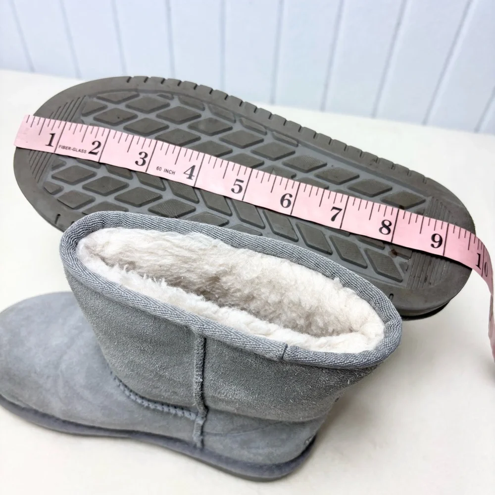 Koolaburra by UGG Light Gray Suede Boots‎ size 3